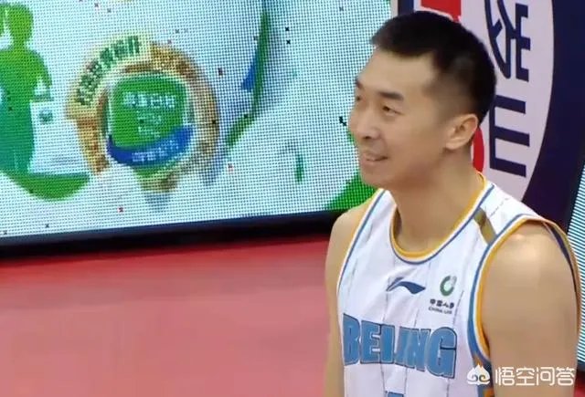 王骁辉无球时一有动作就被吹犯规,是不是被盯上了?