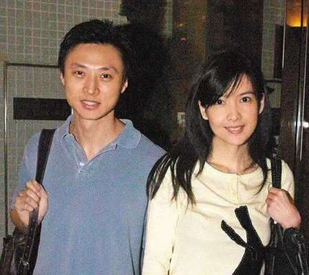 周慧敏离婚了吗？ 被曝出貌似神复合