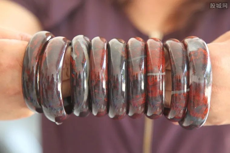 巴林鸡血石有哪些品种 鸡血石价格多少？