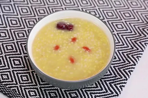 小米红枣粥的做法 小米粥红枣的功效怎么样