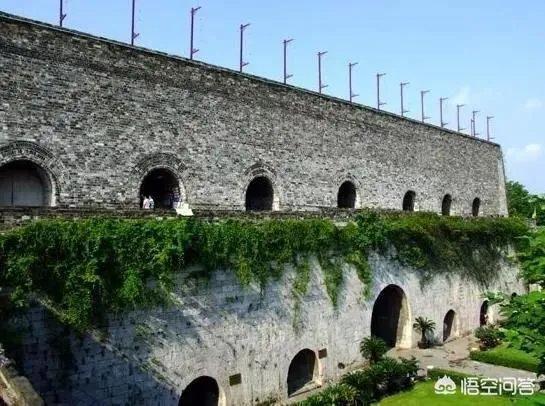 南京鸡鸣寺那里的明城墙收30元门票，你认为值么？