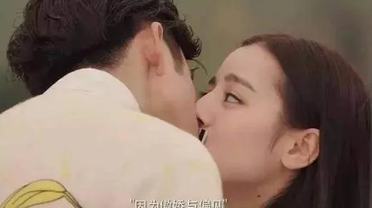 明星拍吻戏为了不用真亲，各种道具也是绝了，还不如不用呢，你怎么看？